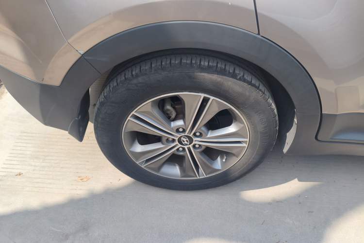 Used Hyundai ix25 2015 2.0L Automatic 4x4 Deluxe DLX Exterior 5