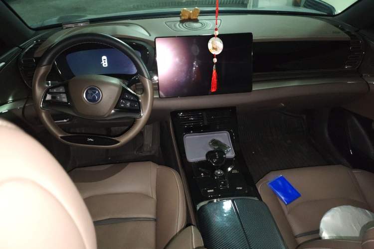 Used BYD Han 2020 EV Long-Range Luxury Model Center Console