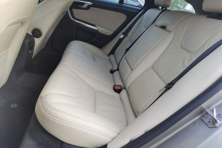 Used Volvo V60 2014 T5 Zhiyi Edition