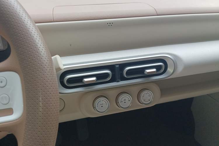 Used Wuling Hongguang MINIEV 2024 3rd Generation 215km Youth Edition Audio And AC Panel