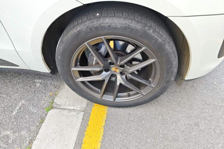 Used Porsche Macan 2023 Macan T 2.0T Right Front Wheel Hub