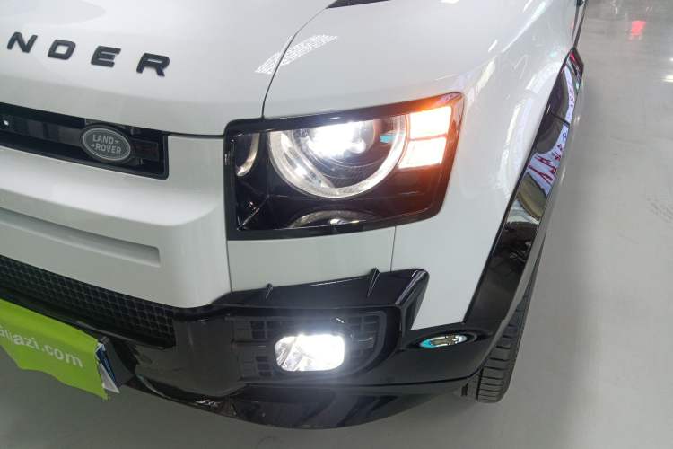 Used Land Rover Defender 2025 110 3.0T P400 – Dynamic HSE Left Front Headlight