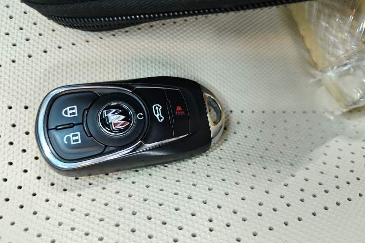 Used Buick GL8 2023 Facelifted Land Cruiser Executive Luxury Version Vehicle Key