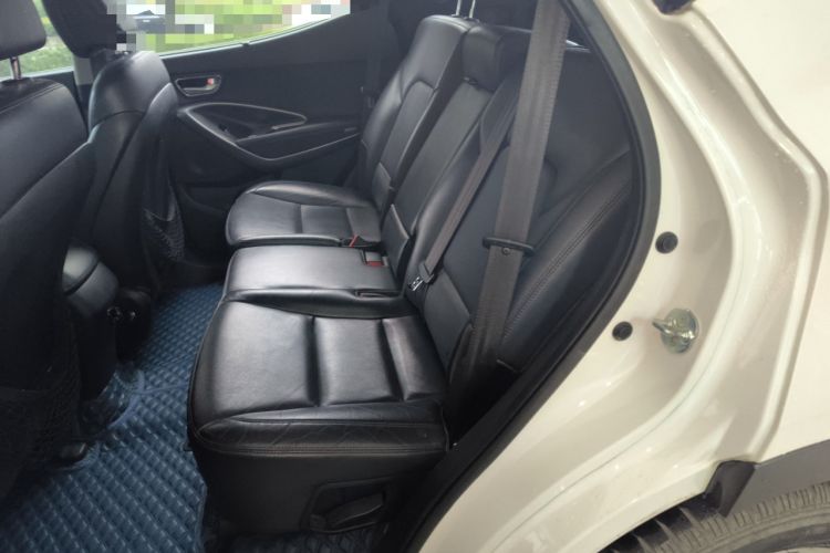 Used Hyundai Santa Fe 2015 2.4L Automatic Two-Wheel Drive Smart Version 5 Seats Left Rear Seat