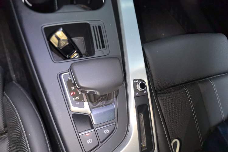 Used Audi A4L 2024 40 TFSI Fashion Dynamic Model Gear Lever