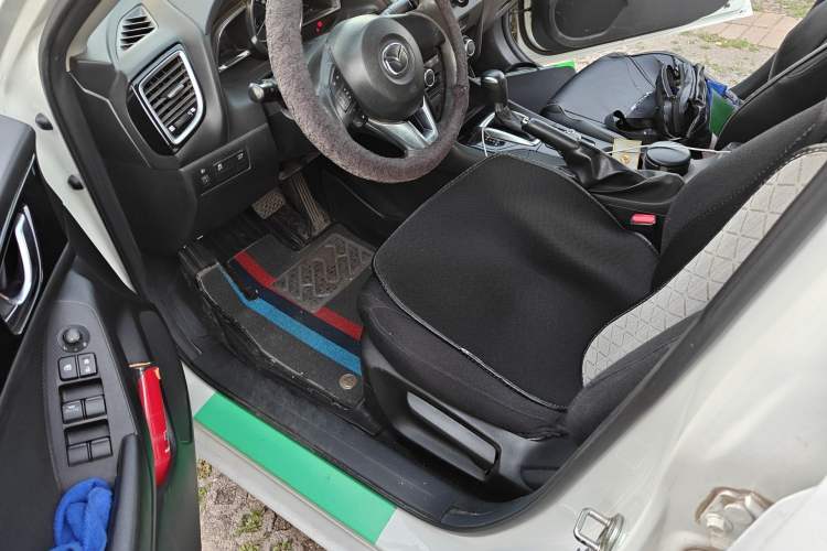 Used Mazda 3 Axela 2016 Sedan 1.5L Automatic Luxury Model
