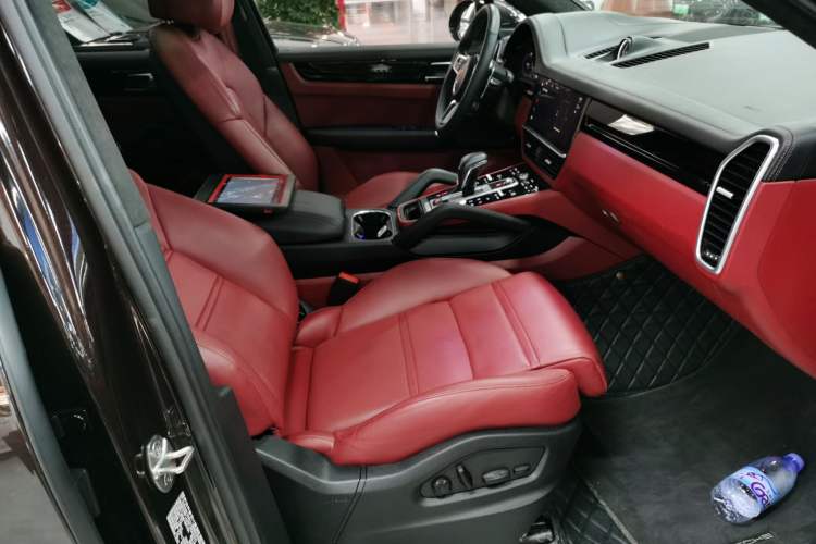 Used Porsche Cayenne E-Hybrid 2023 Cayenne E-Hybrid 2.0T Platinum Edition Right Front Seat