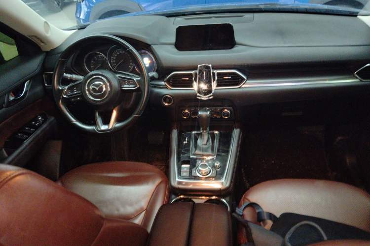 Used Mazda CX-8 2019 2.5L Two-Wheel Drive Luxury Version Center Console