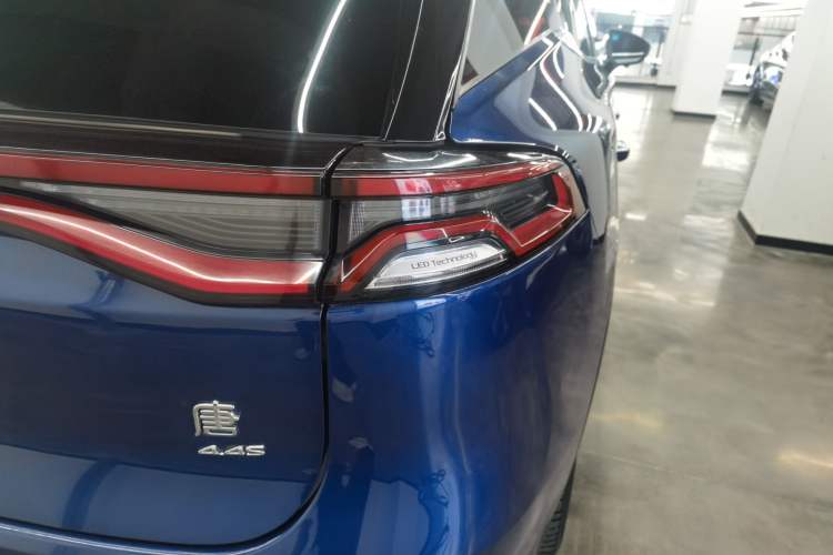 Used BYD Tang New Energy 2022 EV 635 km All-Wheel-Drive Flagship Model Right Rear Taillight