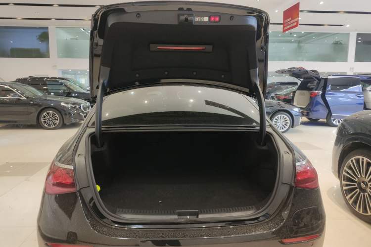 Used Mercedes-Benz E-Class New Energy 2024 E 350 e L Plug-in Hybrid Sedan Trunk