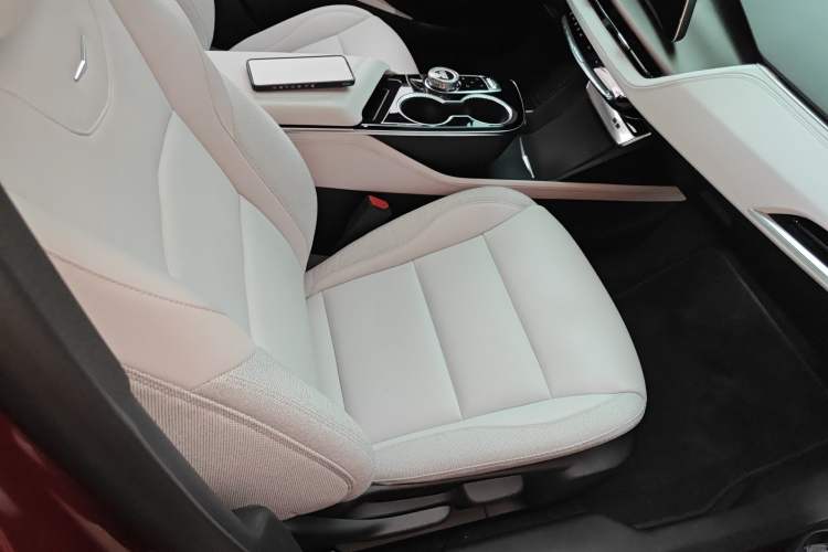 Used Cadillac GT4 2023 25T Fashion Edition Right Front Seat