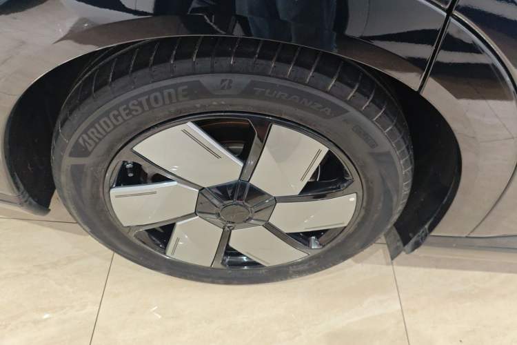 Used XPeng X9 2024 702 Ultra-Long Range Pro
