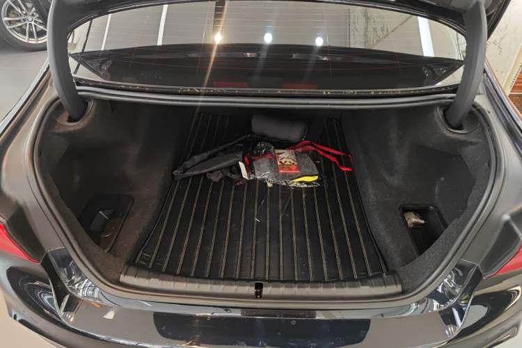 Used BMW 5 Series 2019 525Li M Sport Package Trunk