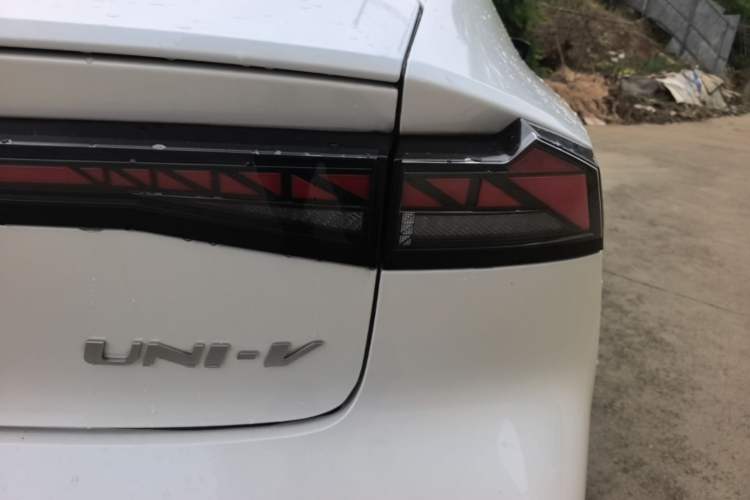Used CHANGAN UNI-V 2024 1.5T Prestige Sport Edition
