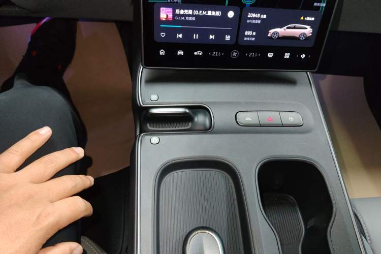 Used Nio ET5T 2023 75 kWh Touring Gear Lever