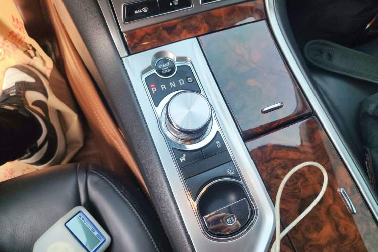 Used Jaguar XF 2015 XF 2.0T Luxury Edition Gear Lever