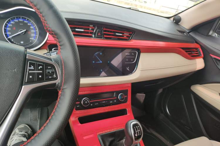 Used Geely Auto Emgrand 2018 1.5L Manual Luxury Model Center Console