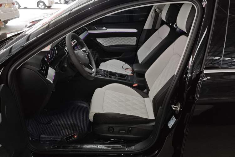 Used Volkswagen Magotan 2025 Revised Version Zhongxiang Edition 330TSI DSG Luxury Trim
