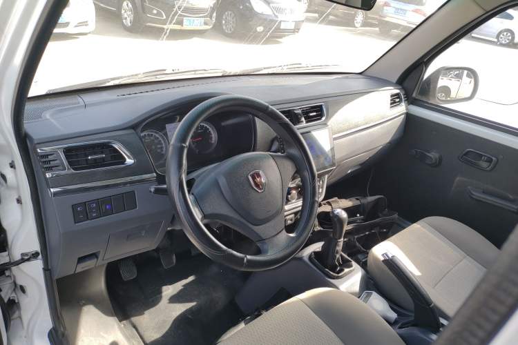 Used Jinbei Hiace X30 2023 1.5L Wealthy Van 2/5-Seater Non-Air-Conditioned Version SWC15M