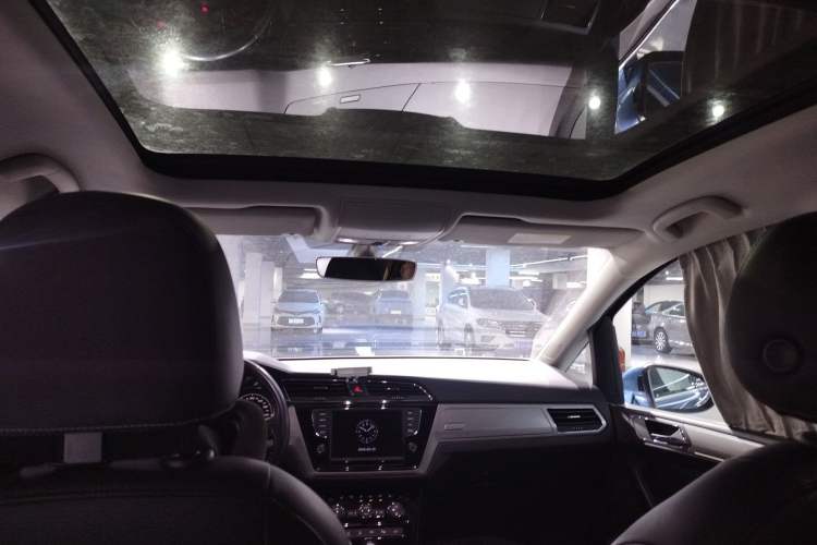 Used Volkswagen Touran 2018 Volkswagen Touran L 280TSI DSG Luxury Edition 7 Seats Headliner