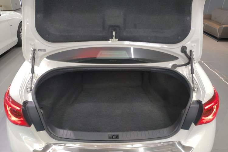Used Infiniti Q50L 2015 2.0T Enjoyment Edition Trunk