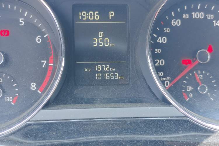 Used Volkswagen Sagitar 2015 230TSI Automatic Comfort Version Odometer Close Up