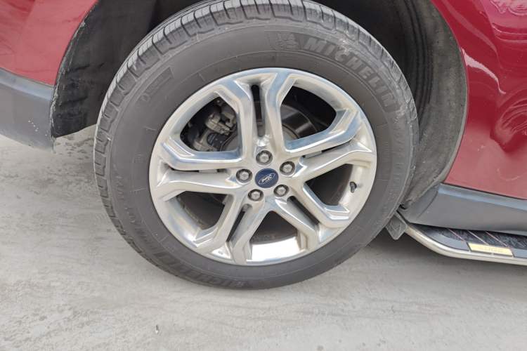 Used Ford Edge 2015 2.0T GTDi Two-Wheel-Drive High-Line Version