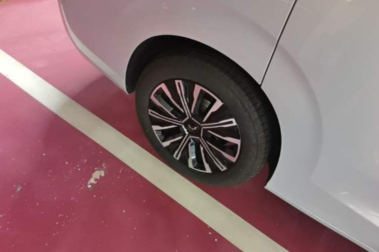 Used Wuling Starlight 730 2025 Model Plug-in Hybrid 125km Luxury Edition
