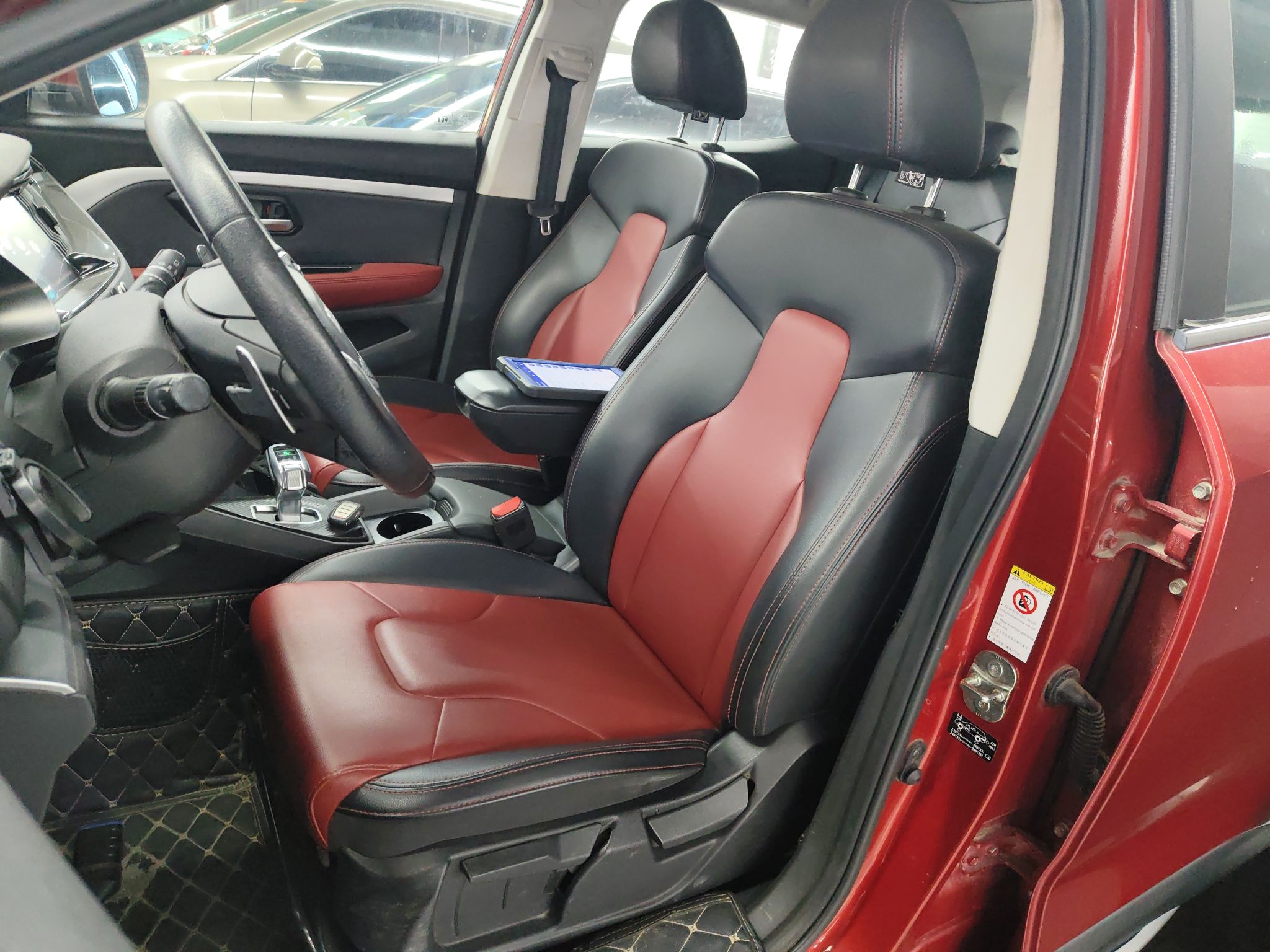 Переднее сиденье в автомобиле