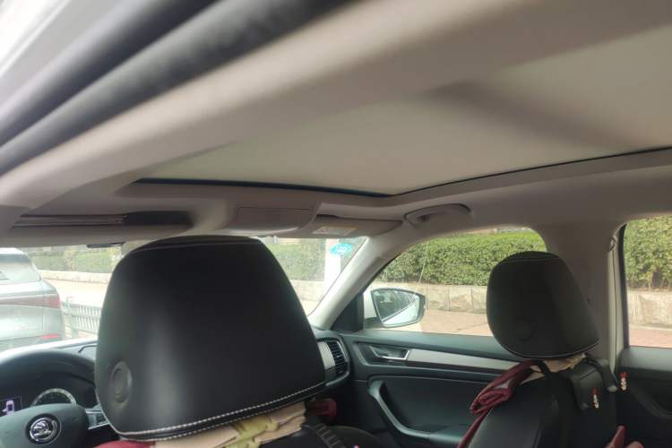 Used Skoda Kodiaq 2018 Facelifted TSI330 5-Seater Two-Wheel-Drive Comfort Edition Headliner