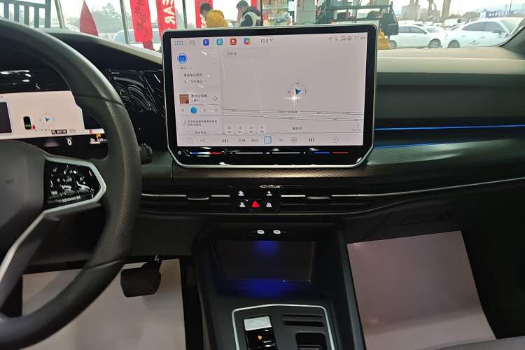 Used Volkswagen Golf 2025 Facelift 300TSI R-Line
