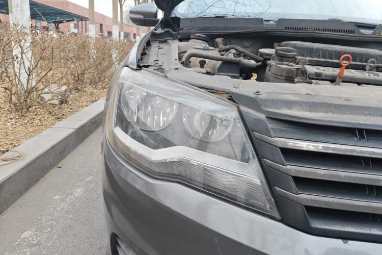 Used Volkswagen Bora 2013 1.6L Automatic Comfort Model Right Front Headlight