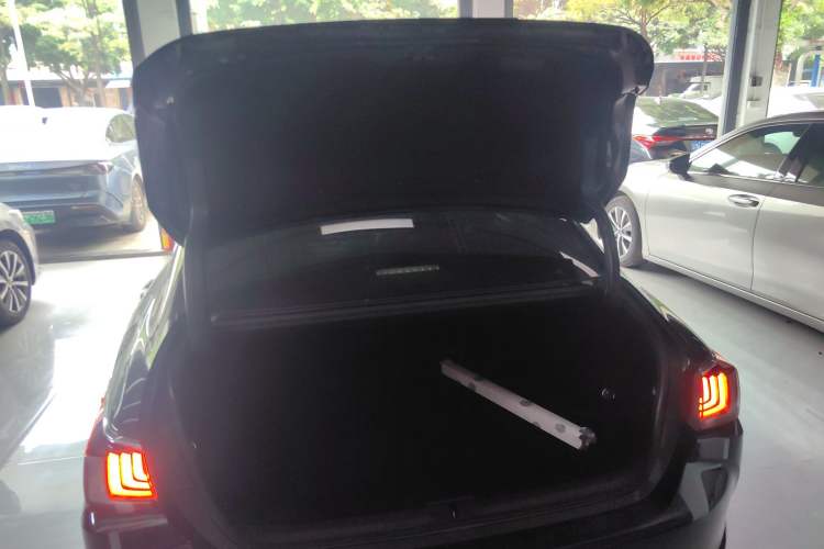 Used Lexus ES 2022 200 Excellence Edition Trunk