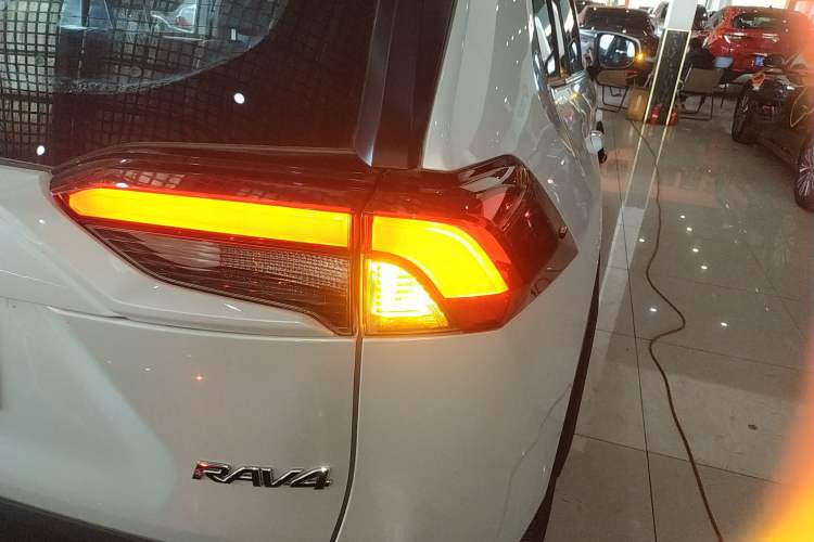 Used Toyota RAV4 2022 2.0L CVT Two-Wheel Drive Fashion Plus Edition
