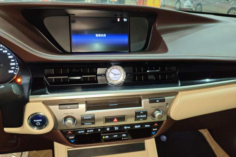 Used Lexus ES 2015 300h Comfort Edition
