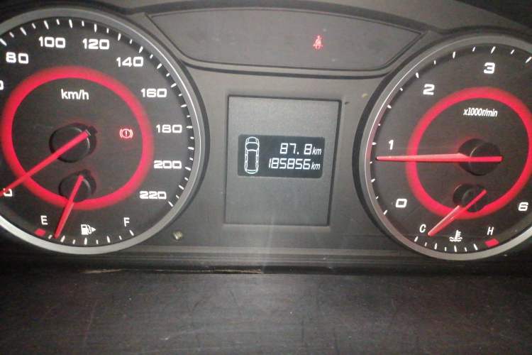 Used SAIC MAXUS G10 2016 1.9T Manual Elite Edition Diesel China V Standard Odometer Close Up