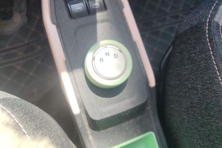 Used Chery QQ Ice Cream 2022 120km Milkshake Phosphate Lithium-Iron Gear Lever