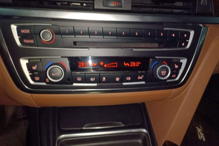 Used BMW 3 Series 2013 Facelift 320Li Fashion Design Package
