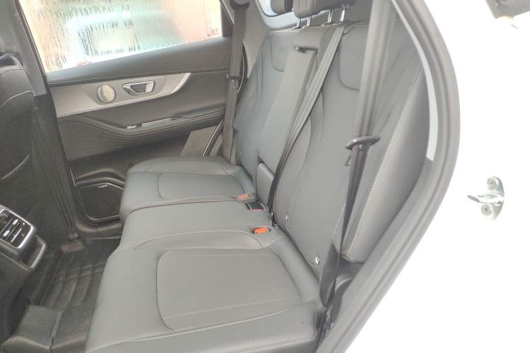 Used Chery Tiggo 8 PRO 2024 Champion Edition 290T Two-Wheel Drive Shining Version 5 Seats Interior 4