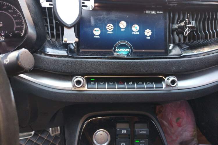 Used Haval H2s 2017 Red-Label 1.5T Dual-Clutch Luxury Model Audio And AC Panel