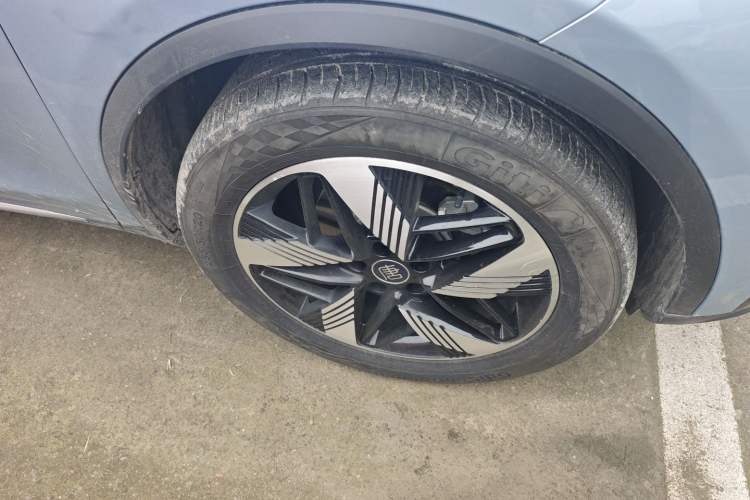 Used BYD Tang New Energy 2023 DM-i Champion Edition 112KM Prestige Model Right Front Wheel Hub