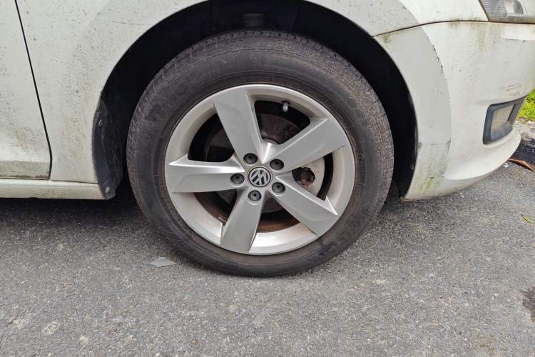 Used Volkswagen Santana 2015 1.6L Manual Comfort Edition Right Front Wheel Hub