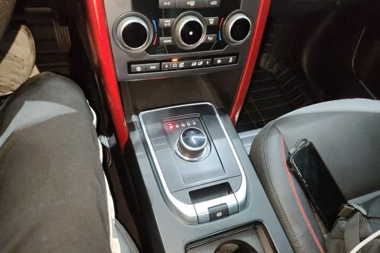 Used Land Rover Discovery Sport 2019 240 PS SE Dynamic Version China VI Standard
