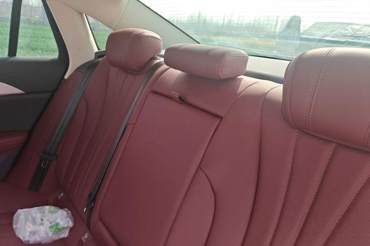 Used Hongqi H5 2025 2.0T Automatic Flag Edition – 500 000 Units Commemorative Version
