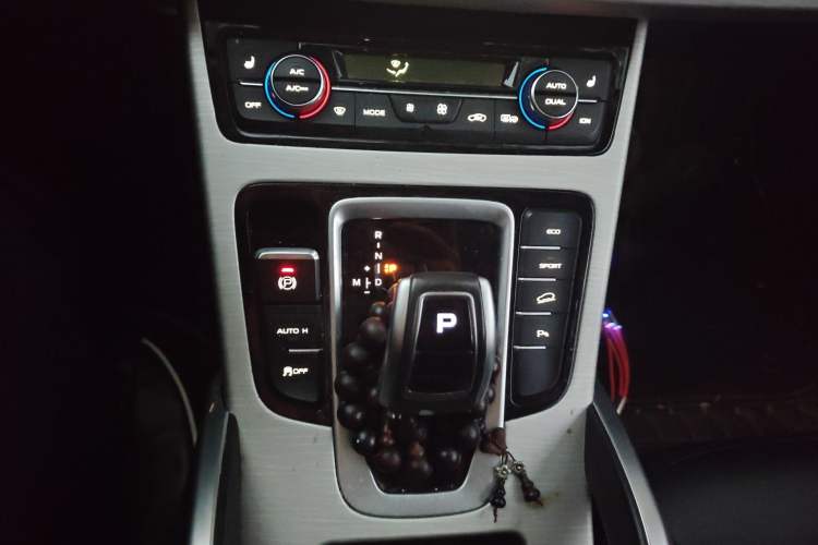 Used Geely Auto Emgrand X7 Sport 2020 1.8TD DCT Two-Wheel Drive Smart Connect 4G-Enabled Version
