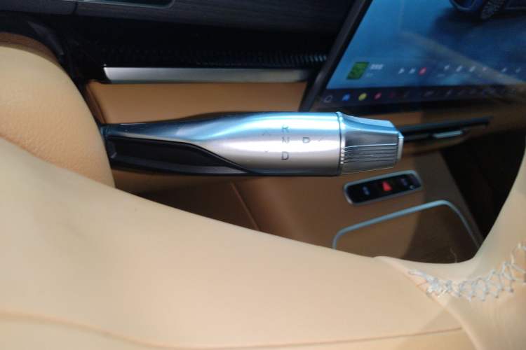 Used VOYAH Dream 2026 Model PHEV Kunpeng Pro Gear Lever