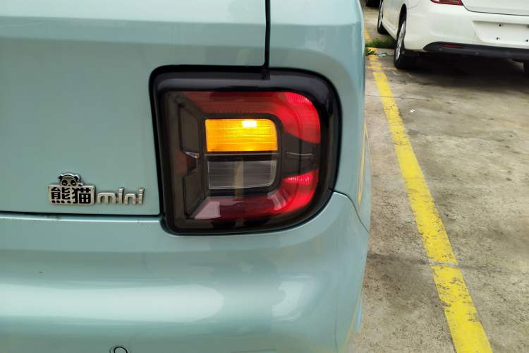 Used Geely Galaxy Panda 2024 Panda Mini 200km Endurance Bear
