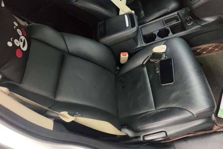 Used Honda CR-V 2016 2.0L Two-Wheel Drive Classic Edition Right Front Seat