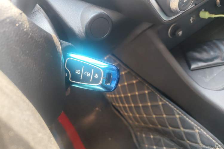 Used Great Wall King Kong Poer 2023 2.0T Automatic Diesel Two-Wheel-Drive Elite Version Flatbed GW4D20M
