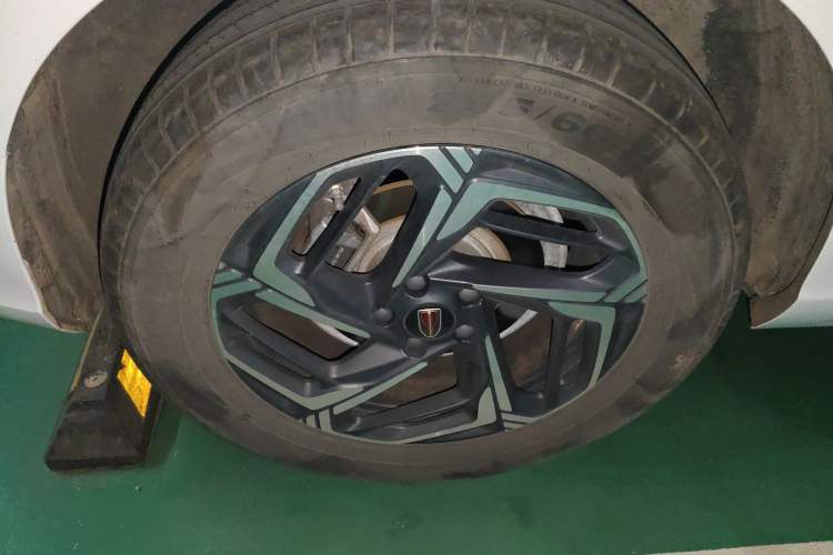 Used Hongqi HS3 2023 1.5T Two-Wheel Drive Shanwei Edition Right Front Wheel Hub